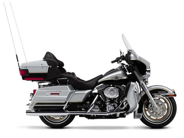 Niall's Spin: Harley-Davidson FLHTCUI Ultra Classic Electra Glide (2002-03)