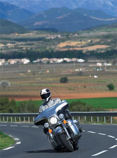 Niall's Spin: Harley-Davidson FLHTCUI Ultra Classic Electra Glide (2002-03)