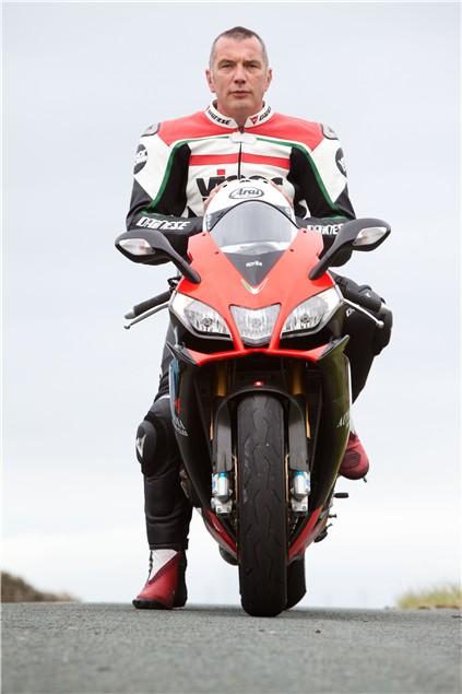 Aprilia RSV4 Factory vs. Cumbria