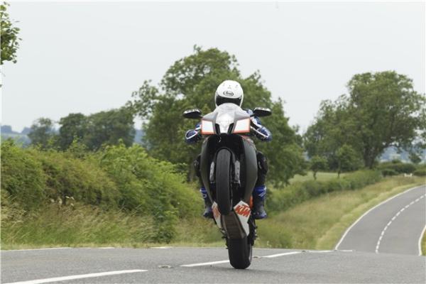 KTM RC8R vs. Corby Glen