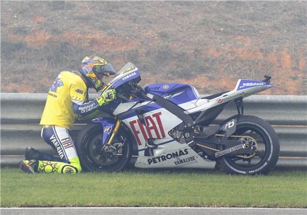 Rossi talks Yamaha M1 development