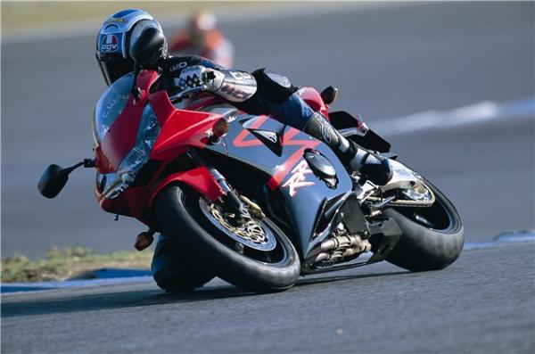 2002 Honda CBR954RR Fireblade review