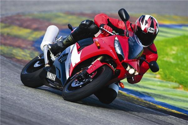 First Ride: 2005 Yamaha YZF-R6