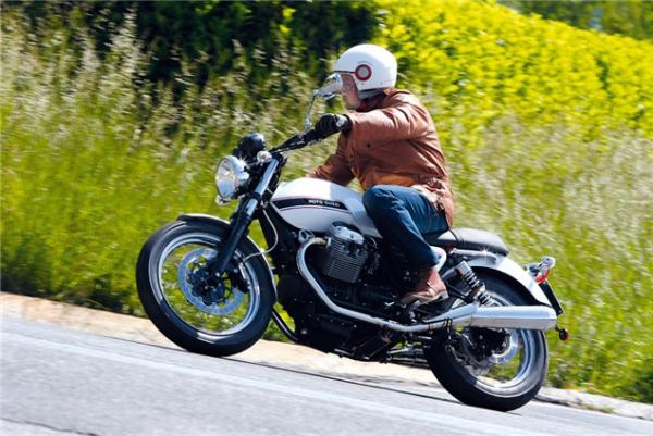 First ride: Moto Guzzi V7 Classic road test review