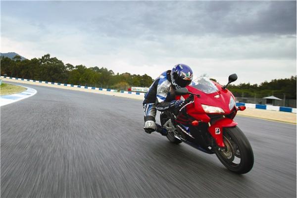 First Ride: 2005 Honda CBR600RR