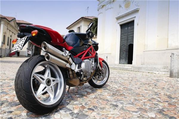 Road Test: MV Agusta Brutale 910