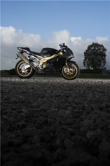 One Track Mind: Aprilia RSV-R Factory vs Ducati 999 vs MV Agusta F41000R