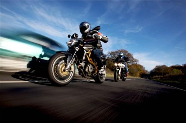 Aprilia SL750 Shiver vs Triumph Street Triple