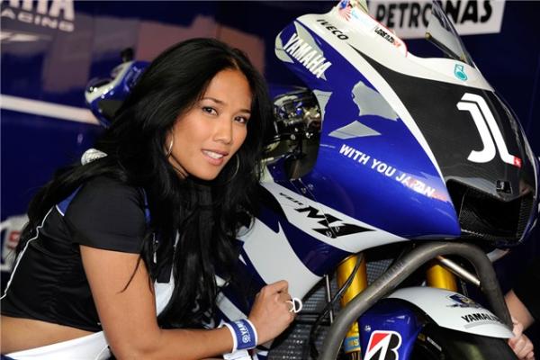 MotoGP Grid Girl Gallery - Qatar 2011