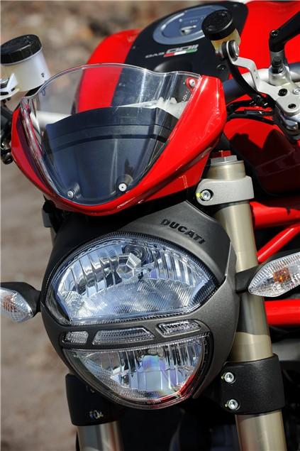 Detail pics: Ducati Monster 1100 Evo 