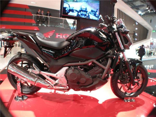 Milan: 2012 Honda NC700X and NC700S DCT