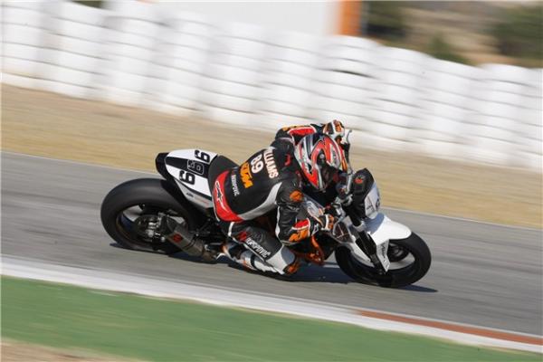 Walk-round of KTM's race 690 Duke