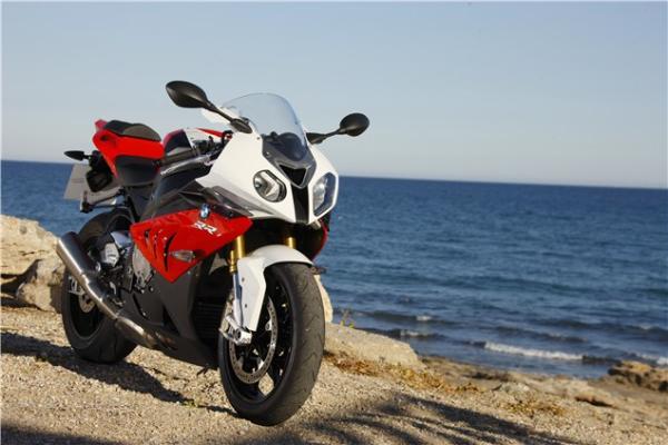 2011 BMW S1000RR vs. 2012 S1000RR track review