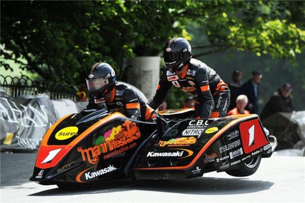 Molyneux & Farrance win Sidecar TT