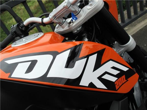 2012 KTM 200 Duke first UK ride review