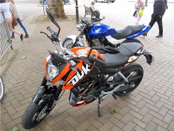 2012 KTM 200 Duke first UK ride review