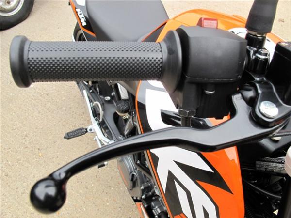 2012 KTM 200 Duke first UK ride review