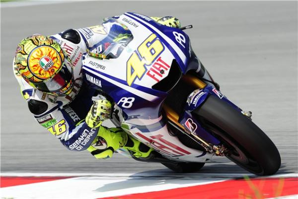 Valentino Rossi returns to Yamaha