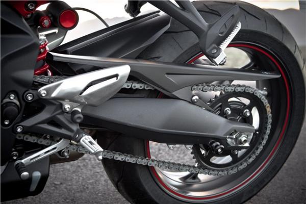 2013 Triumph Street Triple R review