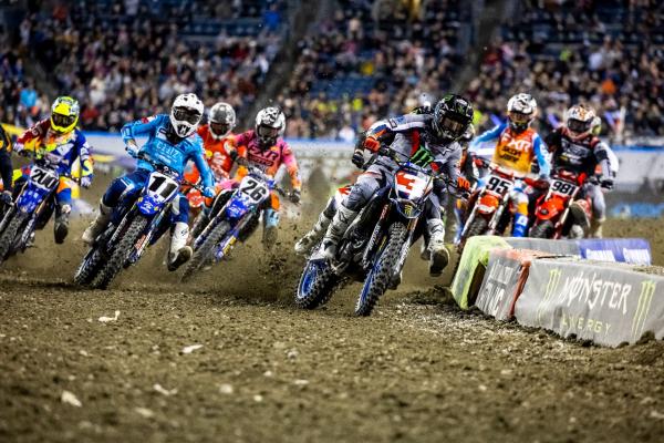 Eli Tomac, 2022 Seattle Supercross, heat race start.