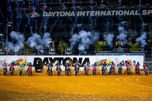 Eli Tomac, 2022 Daytona Supercross start.