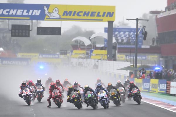 Race start, 2023 MotoGP Argentinian Grand Prix. - Gold and Goose