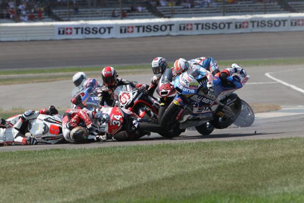 Moto2: Indianapolis crash sequence