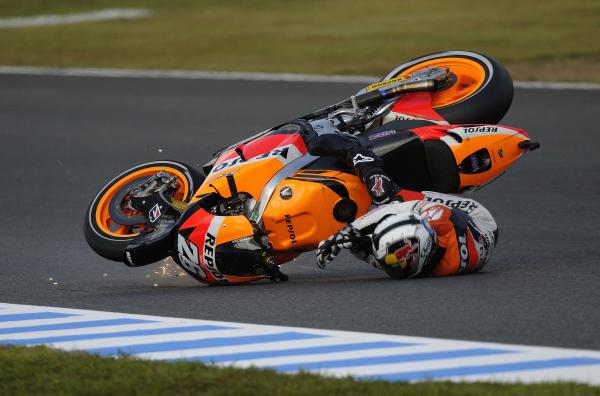 The moment Pedrosa broke his collarbone