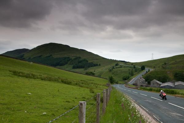 Aprilia RSV4 Factory vs. Cumbria