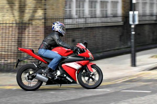First Ride: Yamaha YZF-R125 from a female perspective