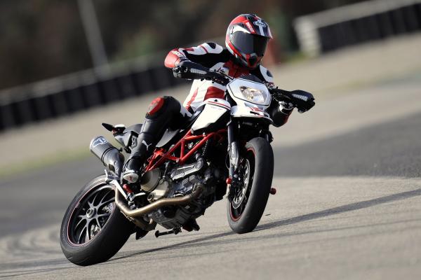 Guareschi onboard lap - Ducati Hypermotard 1100 EVO SP