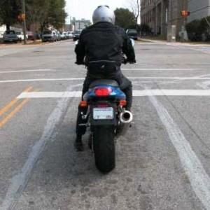 Illinois bikers can run red lights. Kinda.