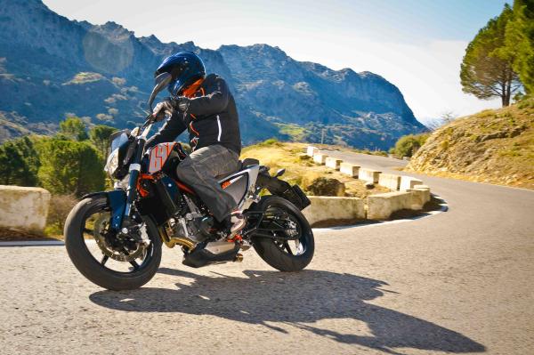 First Ride: 2012 KTM Duke 690 review