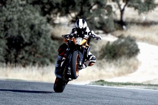 Video: Super Duke R 'makes more torque than any bike I've ridden,' says Jeremy McWilliams