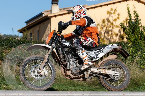 First on Visordown: New KTM 690 Enduro R spied