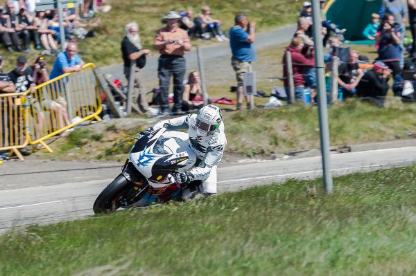 McGuinness wins 22nd TT in TT Zero race