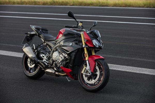 Updated BMW S1000R revealed 