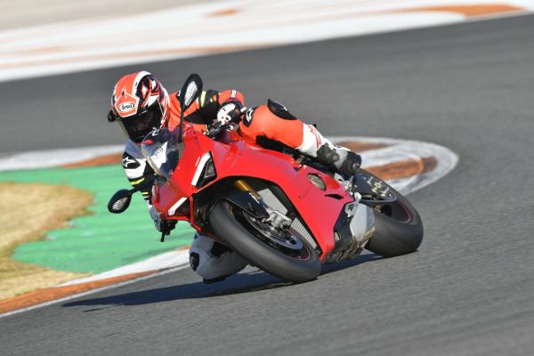 Ducati Panigale V4 video review