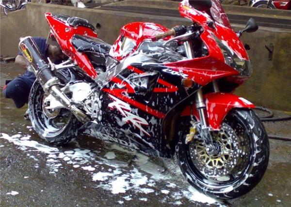 Bike Care and cleaning | Motul External Care motorcycle range 