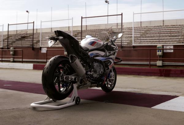 BMW M1000 RR - rear