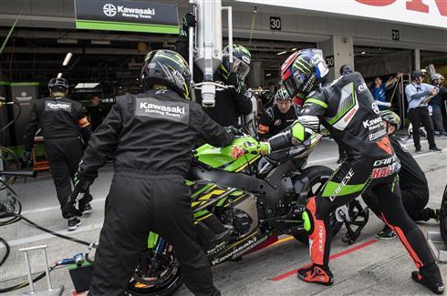 Factory Kawasaki pit stop, 2019 Suzuka 8 Hour. - Kawasaki Press