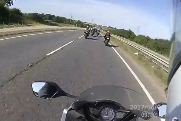 Watch: unmarked police motorcycle hits 150mph chasing speeding bikers