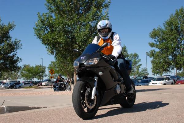 What must learner riders wear in Minnesota?