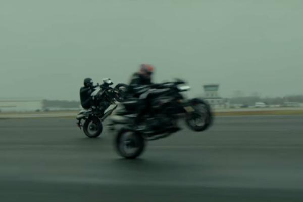 Triumph's new Speed Triple in action