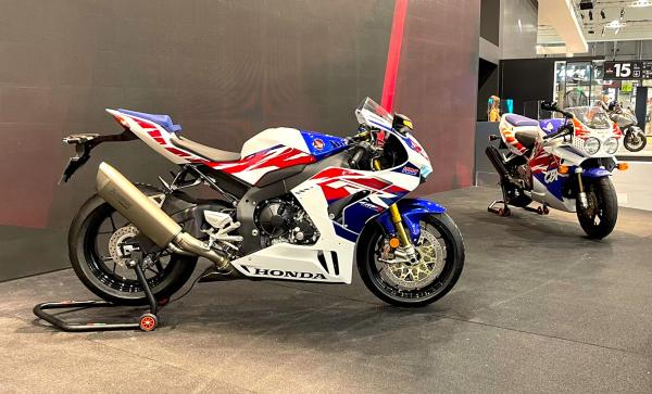 Honda CBR1000RR-R Fireblade SP - 30th Anniversary