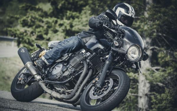 First ride: Yamaha XJR1300 Racer review