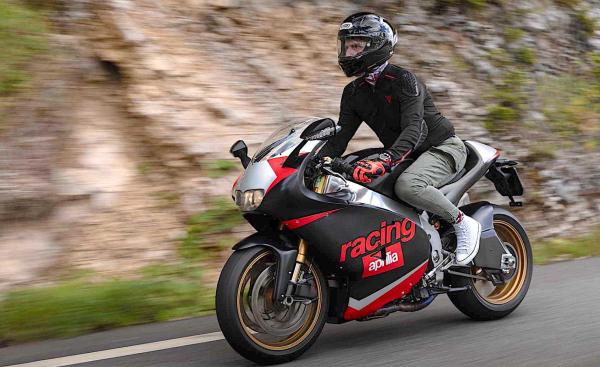 Aprilia RSV4 - Aprilia RS250 tribute