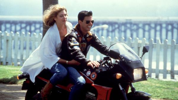 Tom Cruise back on a Kawasaki for Top Gun 2