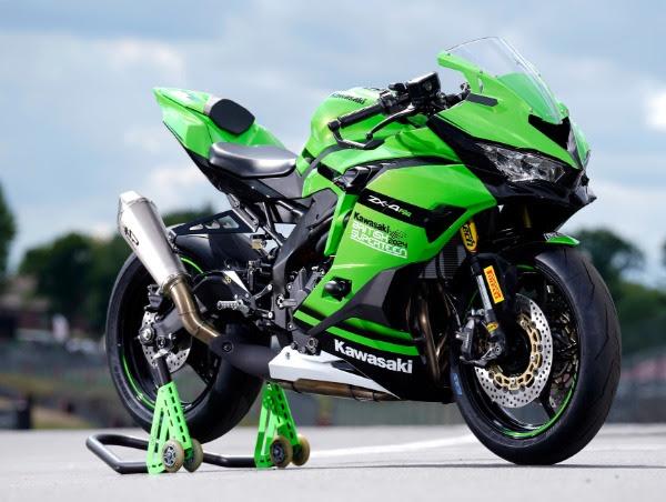 Kawasaki ZX-4RR race prep