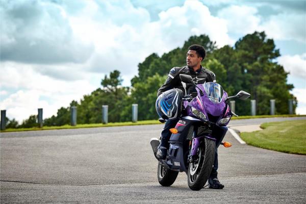 2023 Yamaha R3 in Phantom Purple.